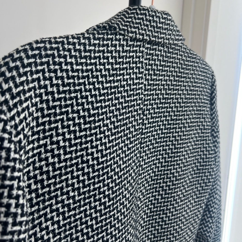 Black and White Cropped Blazer - Picture 4 of 4